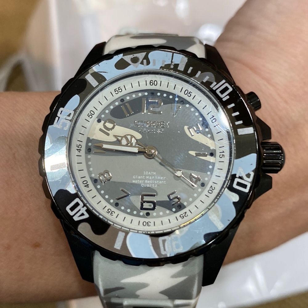 Kyobe green camo watch